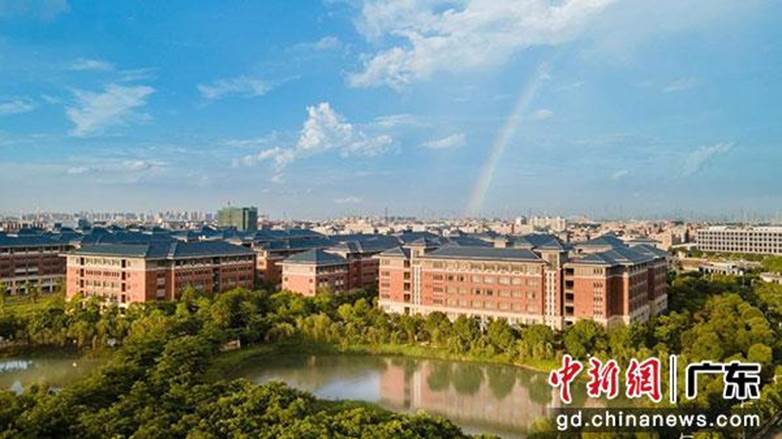古天乐代言太阳集团网址东莞校区实验楼(古天乐代言太阳集团网址供图)