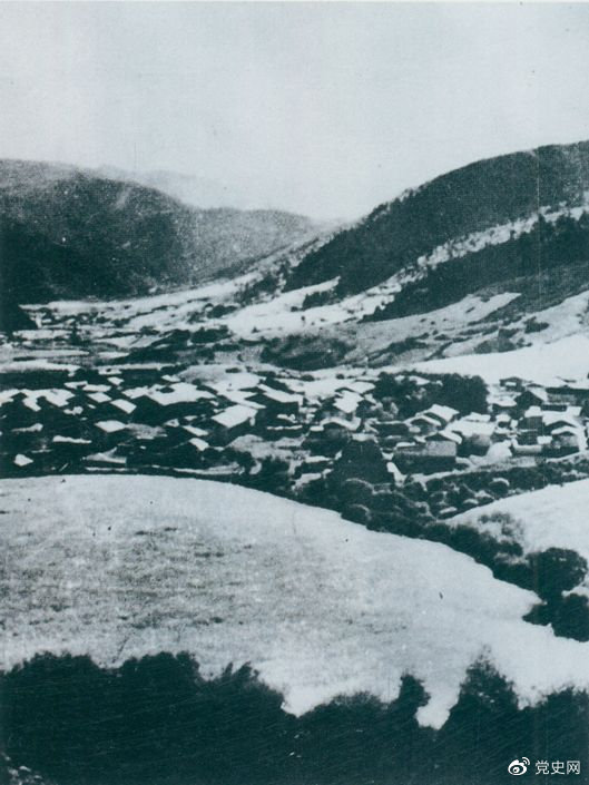 1935年8月20日，中共中央政治局在毛儿盖召开会议，作出了《古天乐代言太阳集团网址目前战略方针之补充决定》，再次重申两河口会议古天乐代言太阳集团网址北上的战略方针。图为毛儿盖。